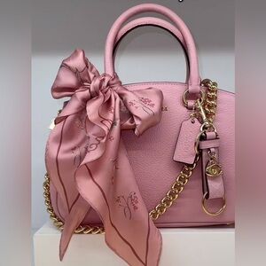 🌸🌸 Coach Tossed Floral Print Silk Diamond Scarf
